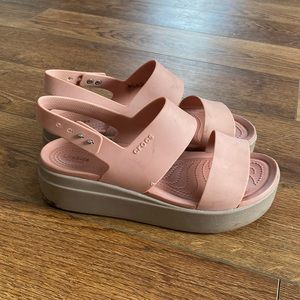 Platform Sandals, Brooklyn Low Wedge - crocs lite ride
